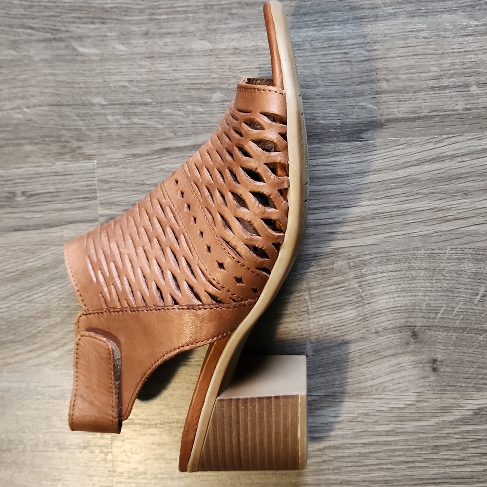 Remonte light brown perforated block heeled sandals, size 38 - Picture 4 of 12